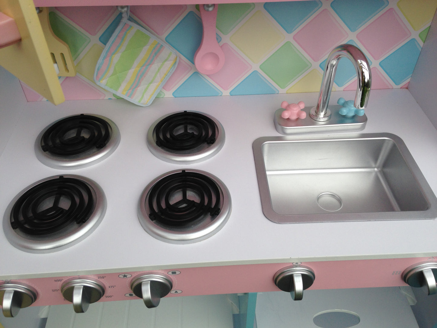 KidKraft Large Pastel Play Family Wood Kitchen 56x46x16 inch New Demo Model Mint Condition