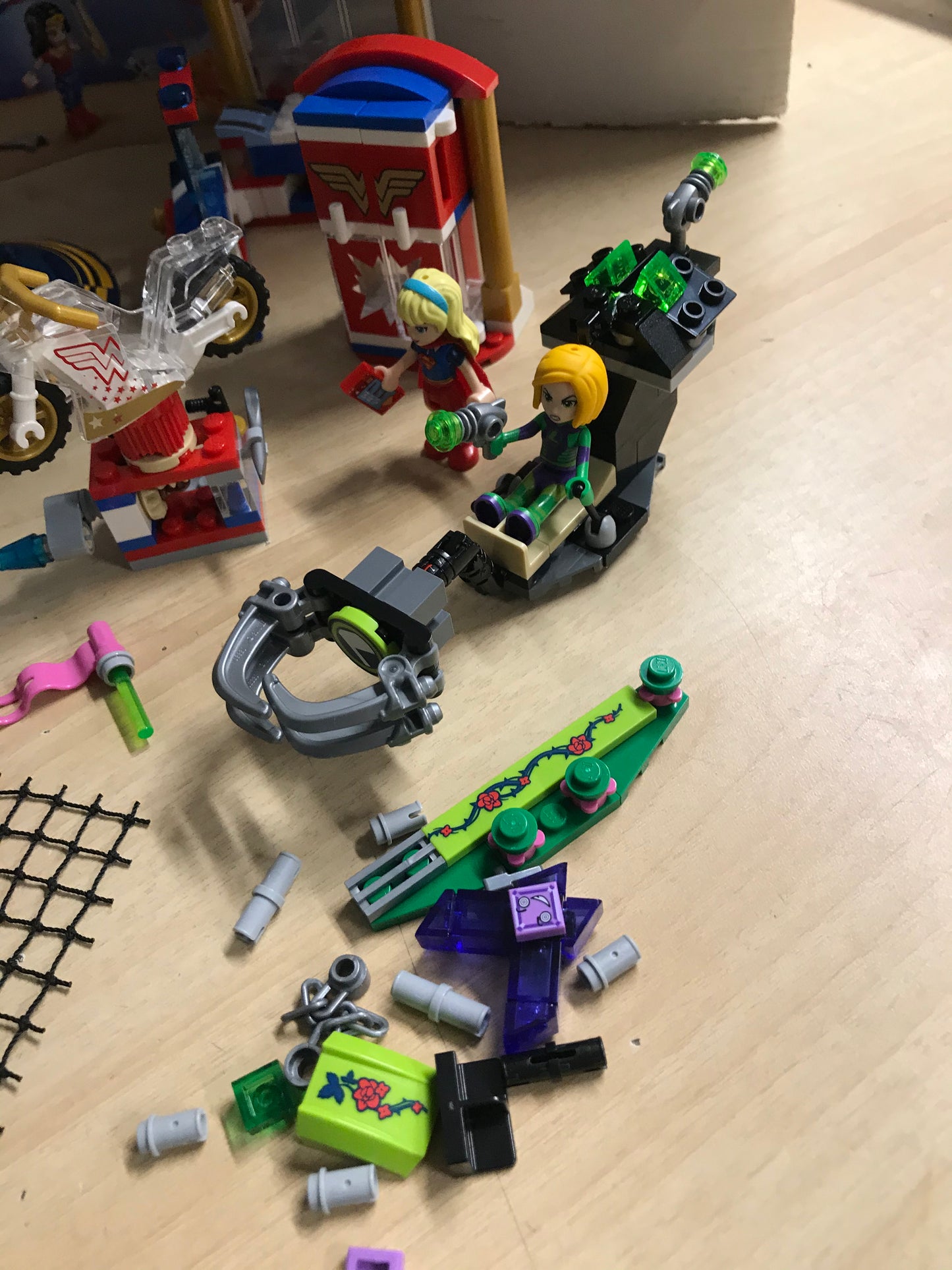 Lego DC Super Hero's Girls High School Wonder Woman Dorm Batgirl Bat Jet Poison Ivy Not Complete Lot