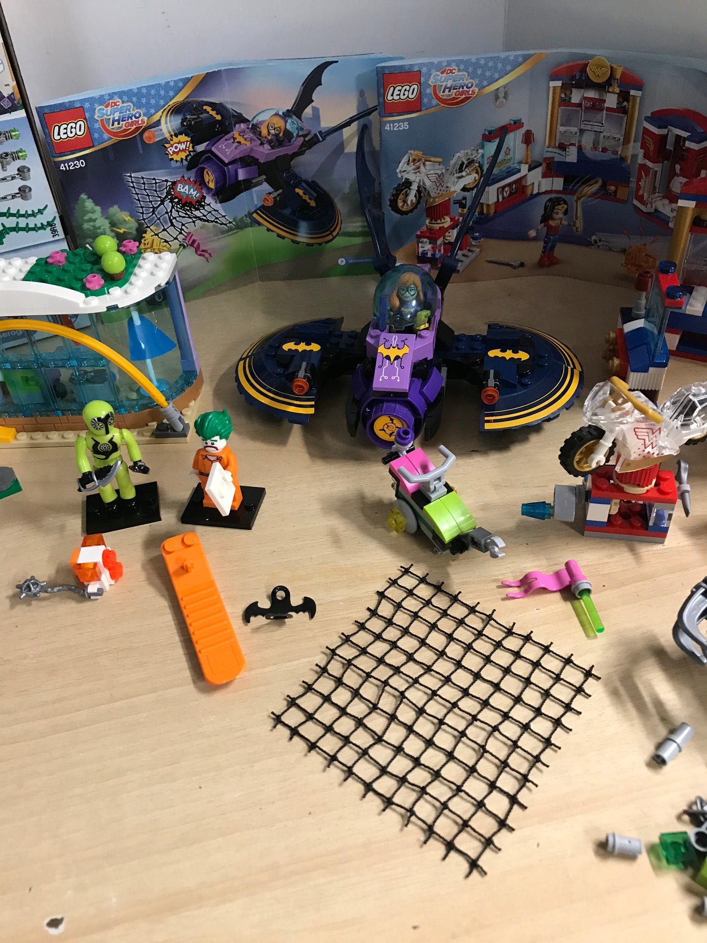 Lego DC Super Hero's Girls High School Wonder Woman Dorm Batgirl Bat Jet Poison Ivy Not Complete Lot