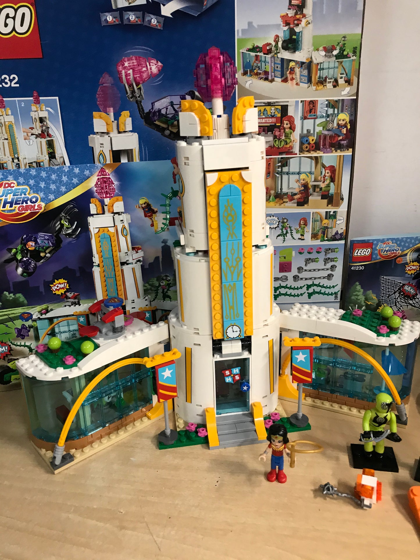 Lego DC Super Hero's Girls High School Wonder Woman Dorm Batgirl Bat Jet Poison Ivy Not Complete Lot