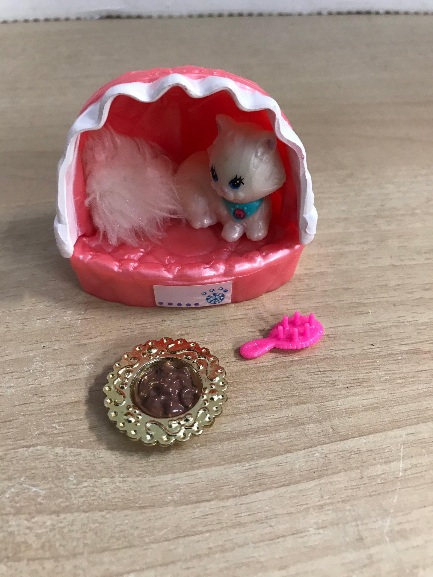 Littlest Pet Shop 1993 Vintage Fluffy Persian Kitty With Cozy Kitten Nest Excellent RARE