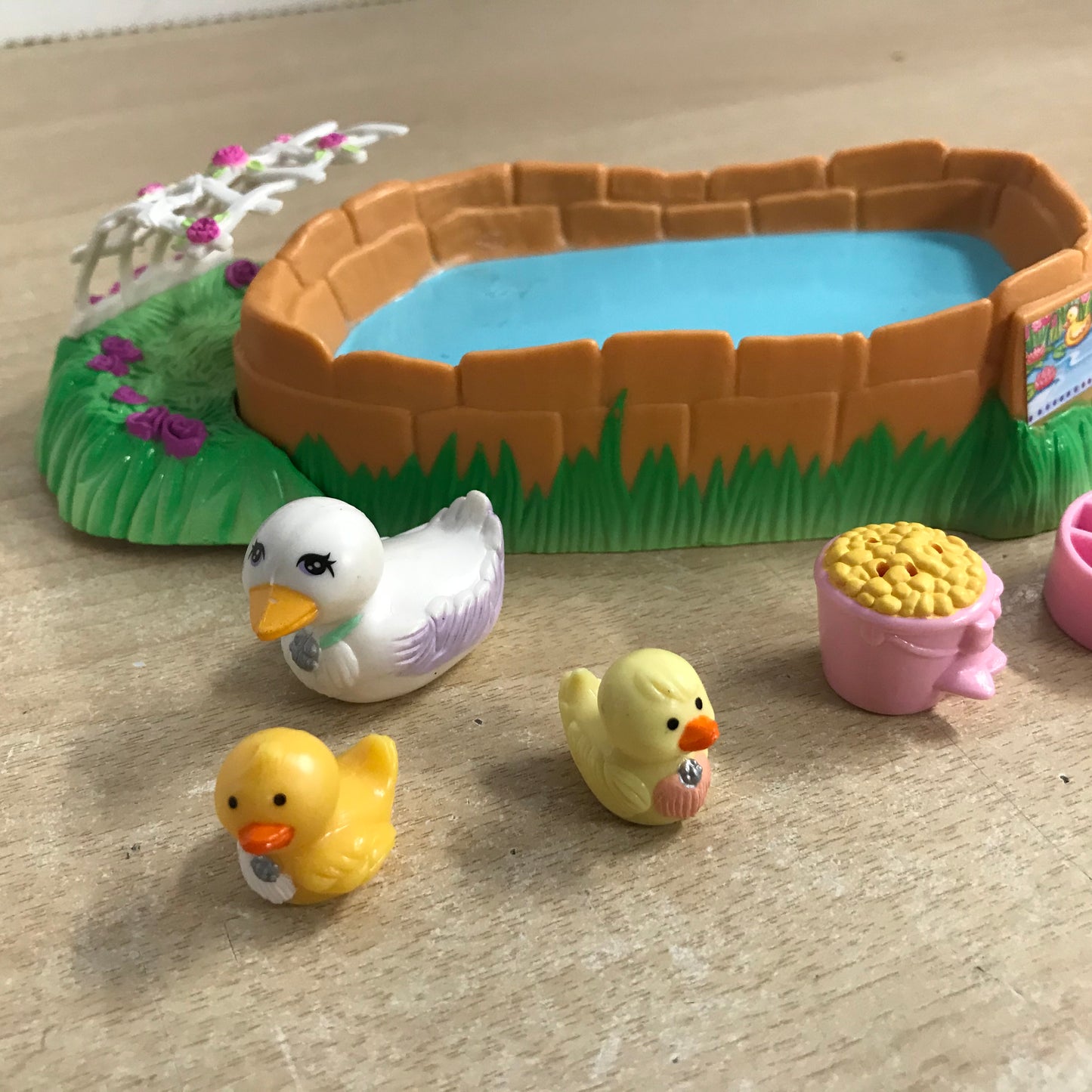 Littlest Pet Shop 1993 Vintage Swimming Ducklings With Pond Side Nest Excellent RARE