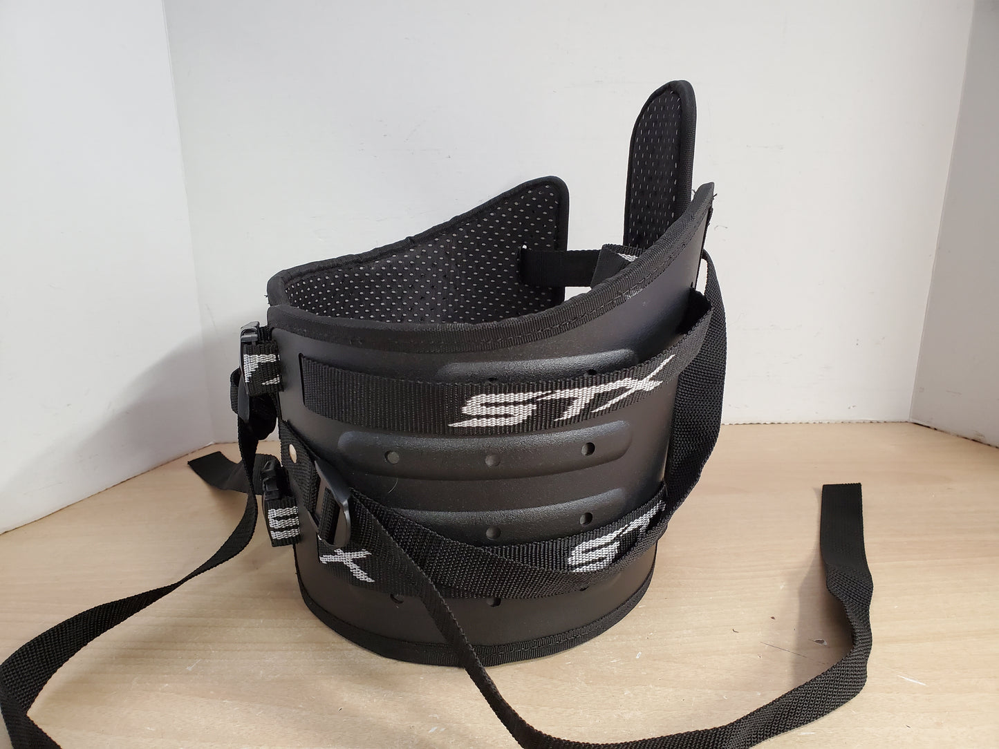 Lacrosse Kidney Pad Child Size 10-12 STX Adjustable Black White Excellent