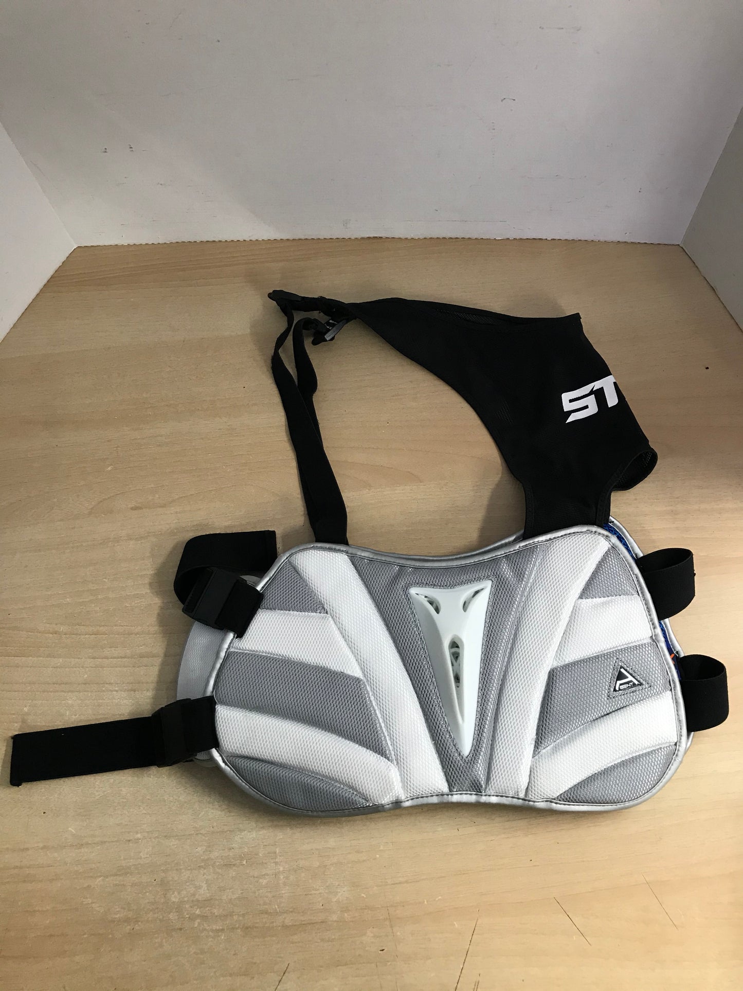 Lacrosse kidney Pad Men's Size Medium STX Grey White New Demo Model