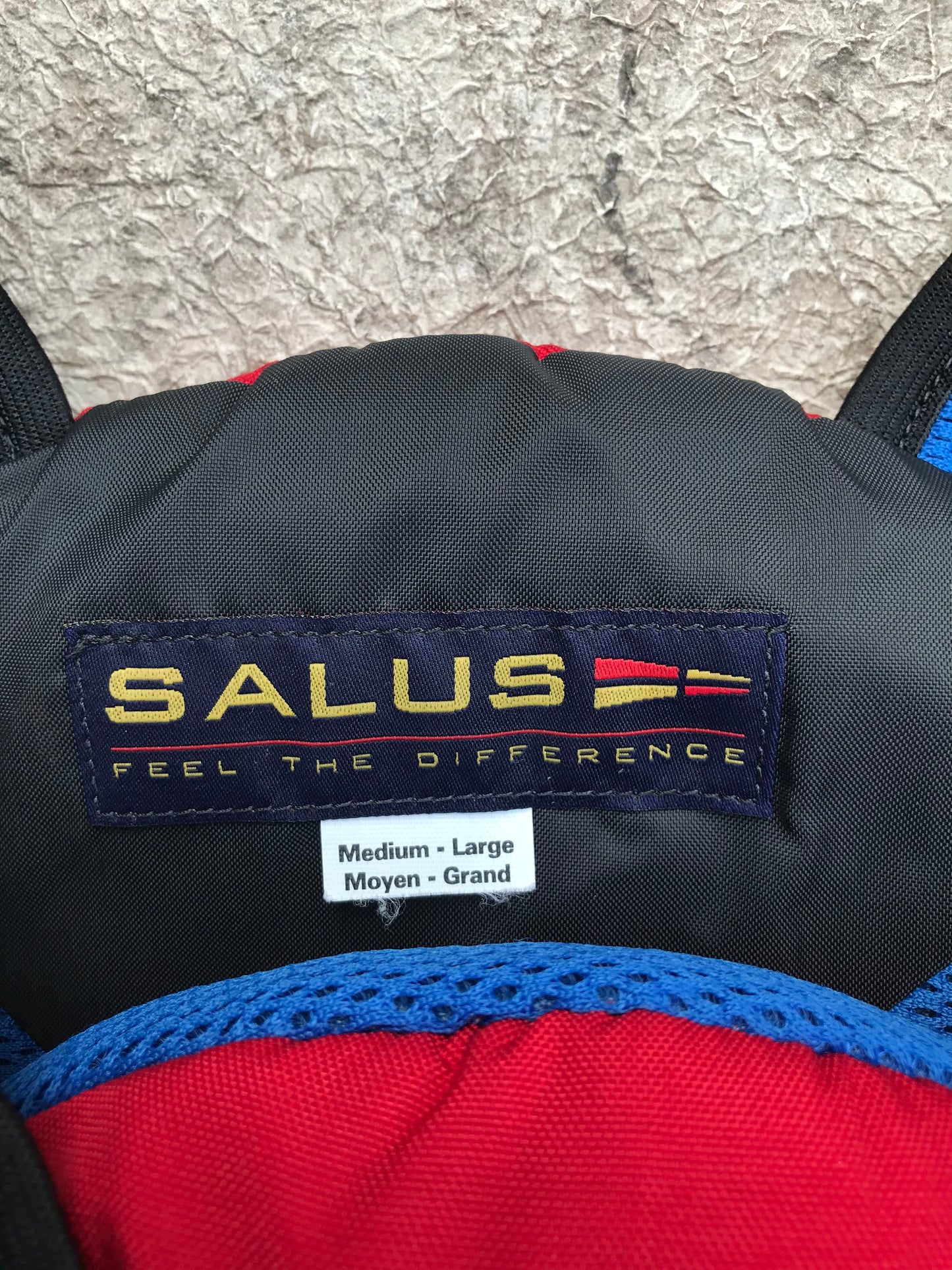 Life Jacket Adult Size Medium - Large Salus Kayak Surf Paddle Canoe Adjustable Red Black Excellent