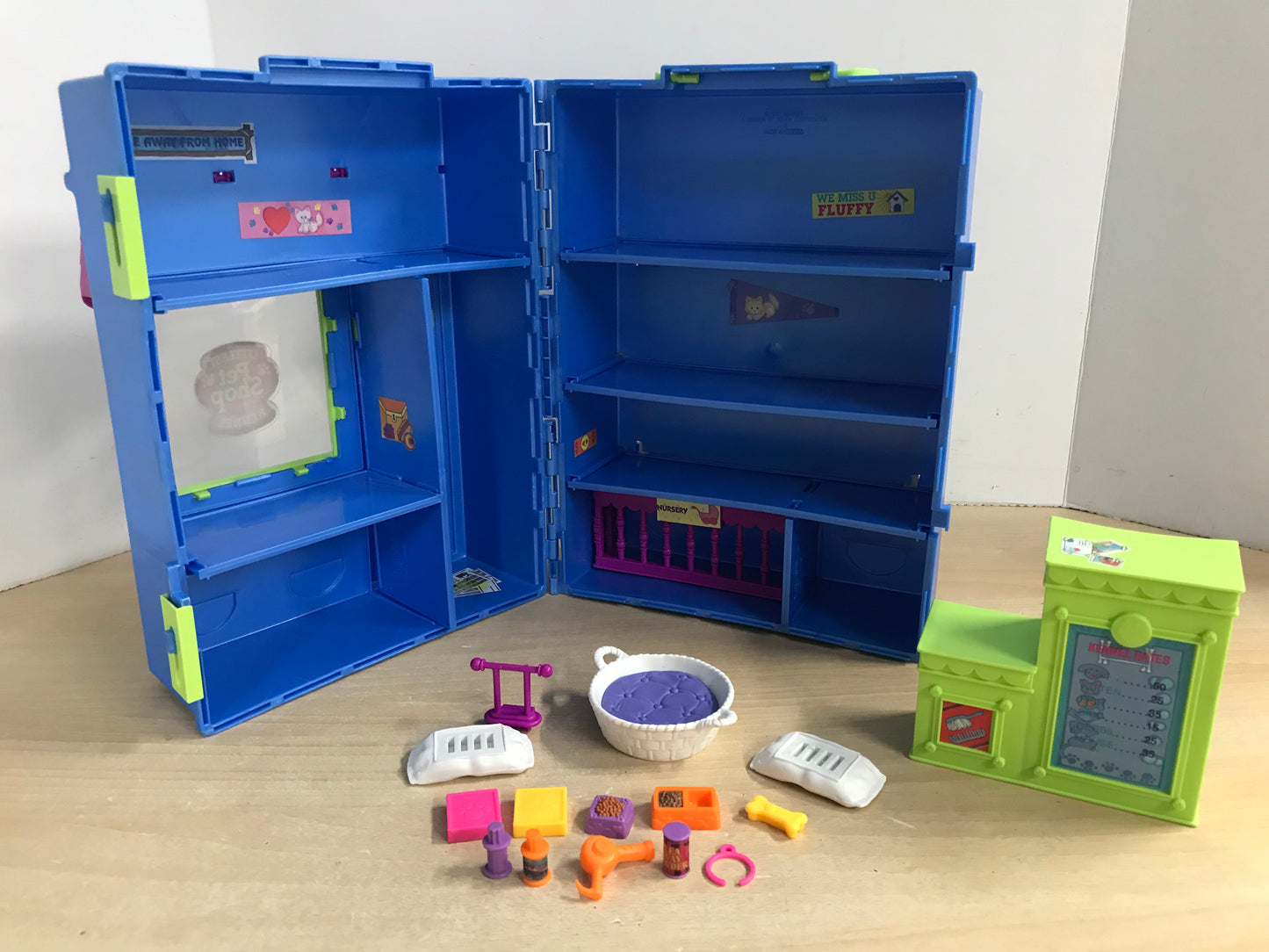 Littlest Pet Shop 1993 Vintage Pet Kennel Excellent RARE