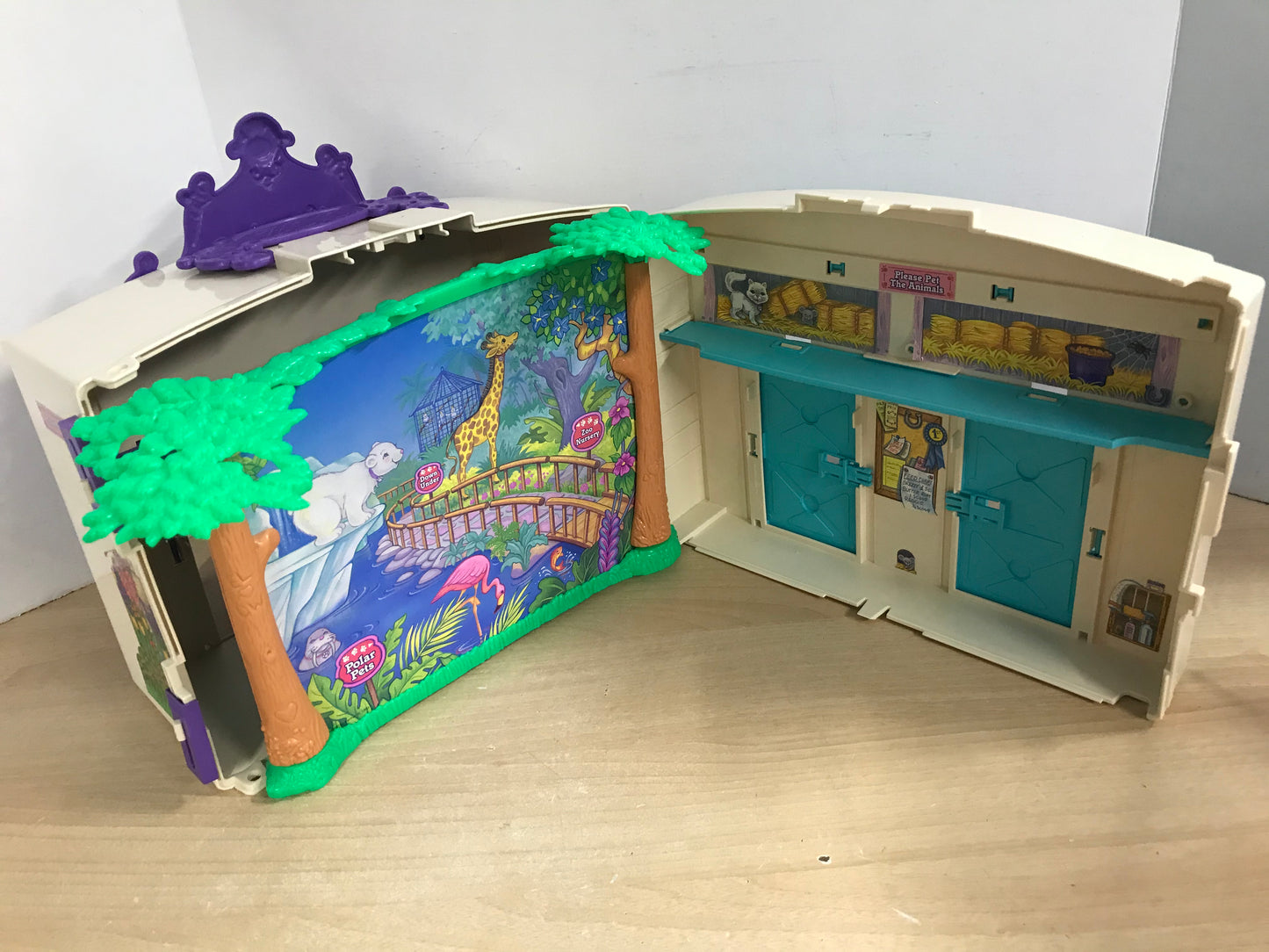 Littlest Pet Shop 1993 Vintage Petting Zoo Barn Excellent RARE