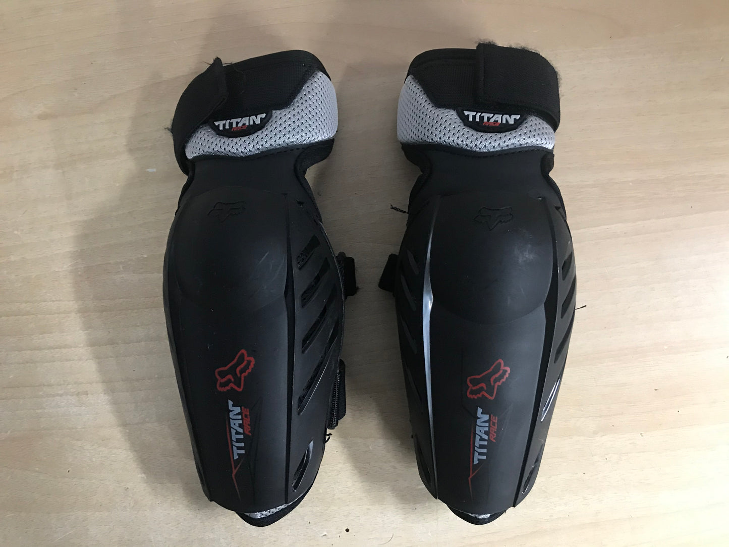 Motocross BMX Dirt Bike Child Size Junior 7-10 Fox Titan Black Grey Elbow Pads As New