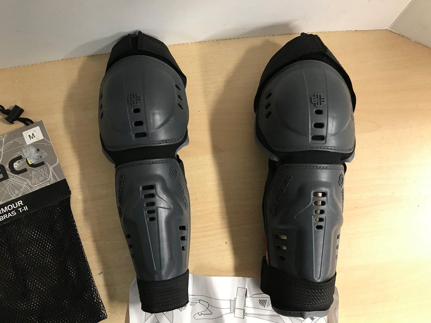 Motocross Dirt Bike Race Bike Mace T Armour Elbow Pads Mens Size Medium Excellent