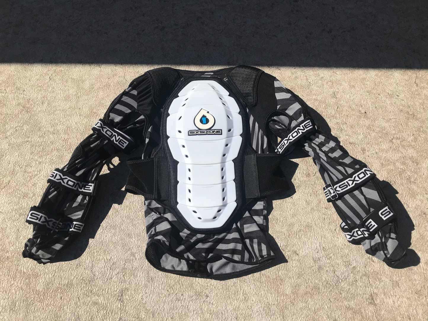 Motocross Dirt Mountain Bike SixSixOne 661 Upper Body Bike Armour Protection Chest Shoulder Elbow Men's Size Medium Excellent