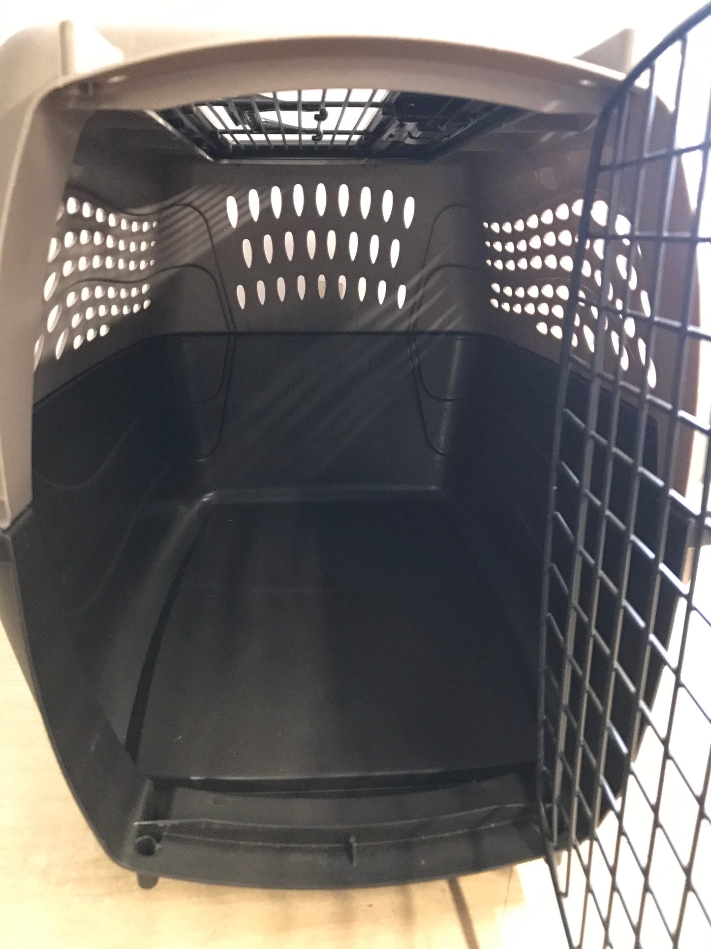 My Little Pet Shop Pet Puppy Cat Kennel Crate 2 Door With Top Load Light and Dark Brown 24 x 18 x 16 Up To 25 lb Excellent