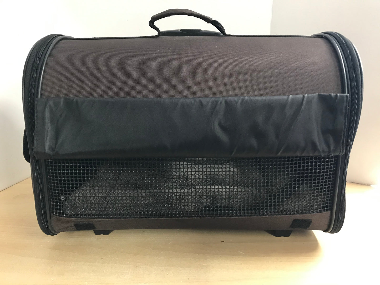 My Little Pet Shop Pet Puppy Cat Kennel Crate Boots and Barkley Wheeled Carrier 20 x 12 x 13 As New Up To 20 lb