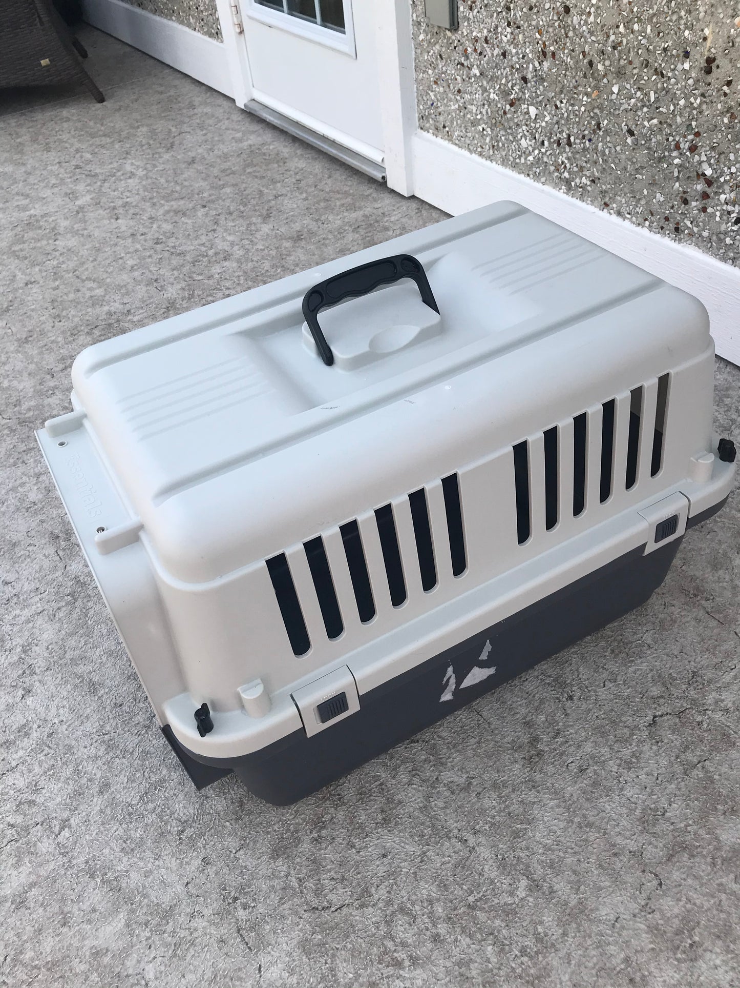 My Little Pet Shop Pet Puppy Cat Kennel Crate Light and Dark Grey 22 x 14 x 16 Up To 20 lb Excellent