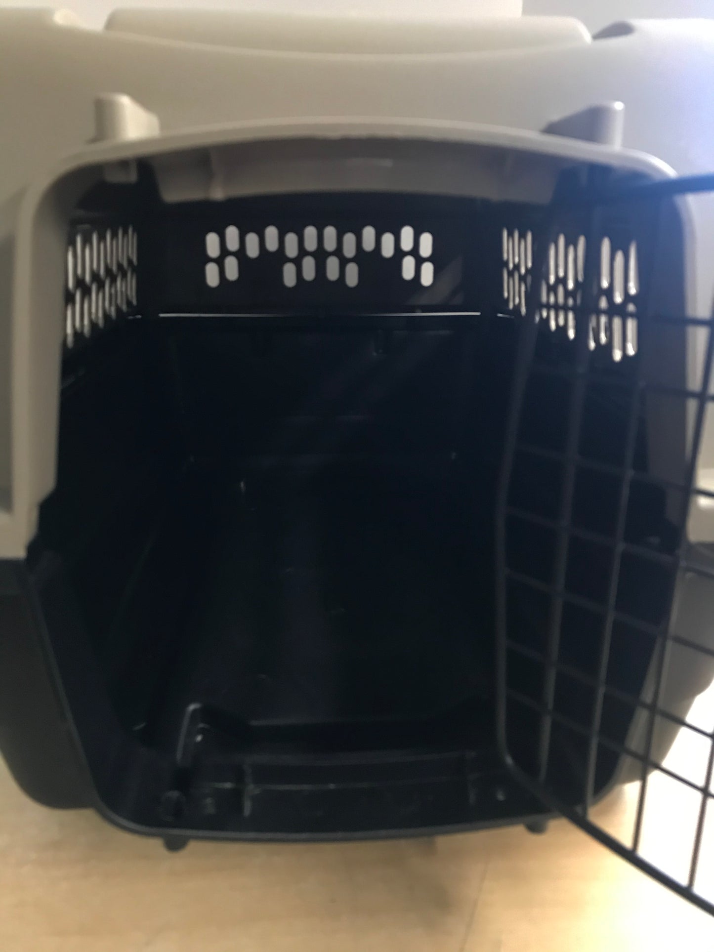 My Little Pet Shop Pet Puppy Cat Kennel Crate Tan and Brown 24 x 16 x 16 Up To 25 lb Excellent