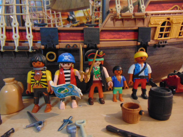 Playmobil 5135 Pirate Ship Playset 2011 retired Missing Few Small Pieces Sails and other Parts Still In Bag As New