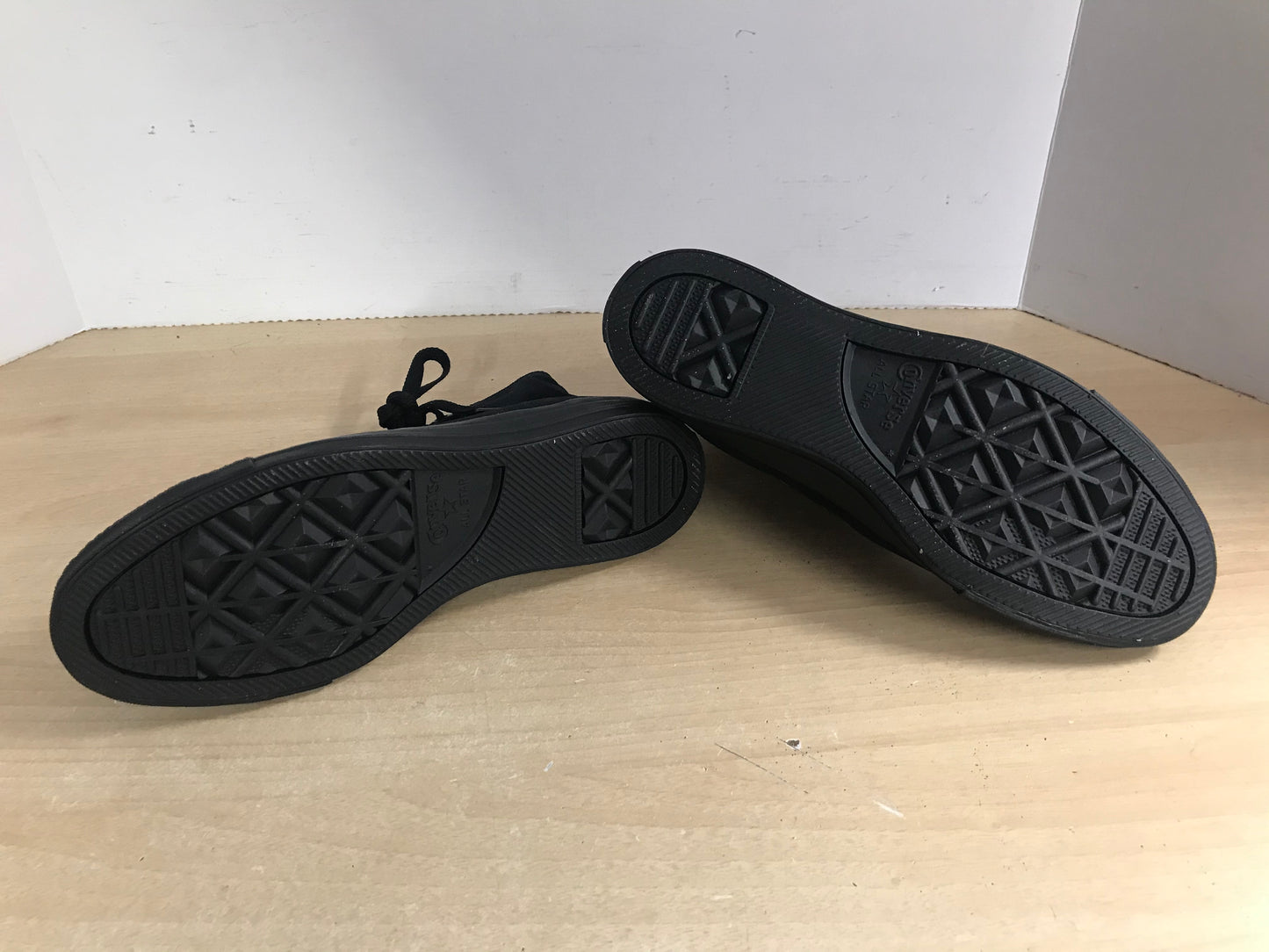 Runners Men's Size 7 Ladies Size 8.5 Converse Sneakers Black Cotton High Top New Demo Model