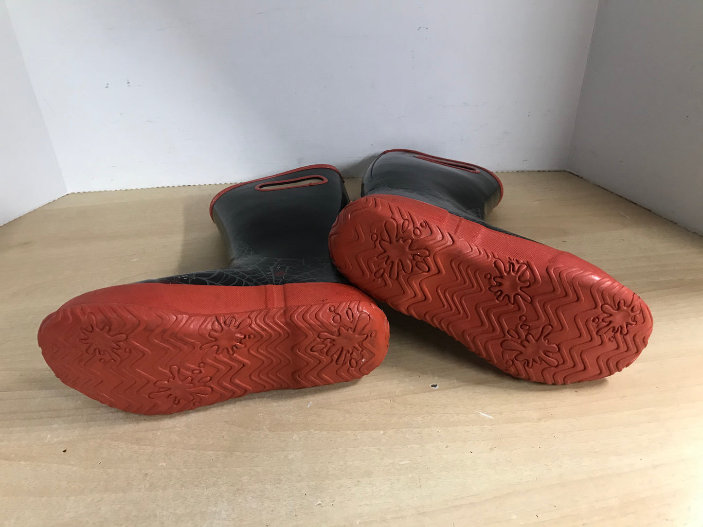 Bogs Brand Child Size 4 Bogs Brand Waterproof Winter Black Orange Excellent