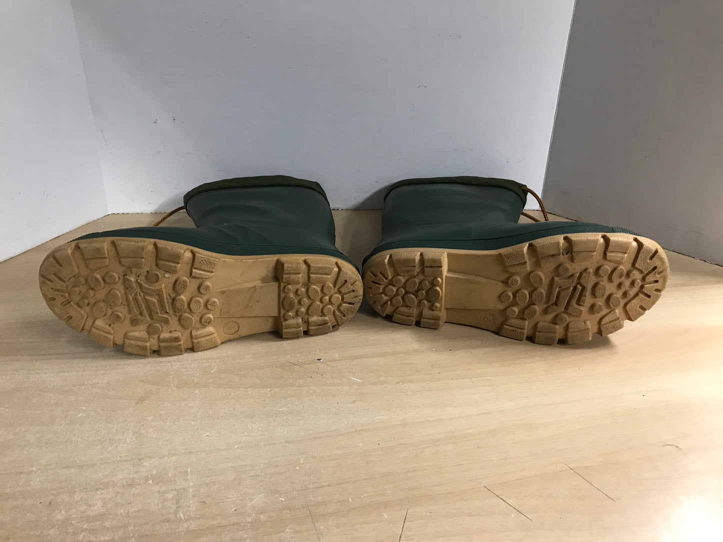 Rain Boots Child Size 6 Youth Kamik Kamik Green With Liner Waterproof Minor Wear