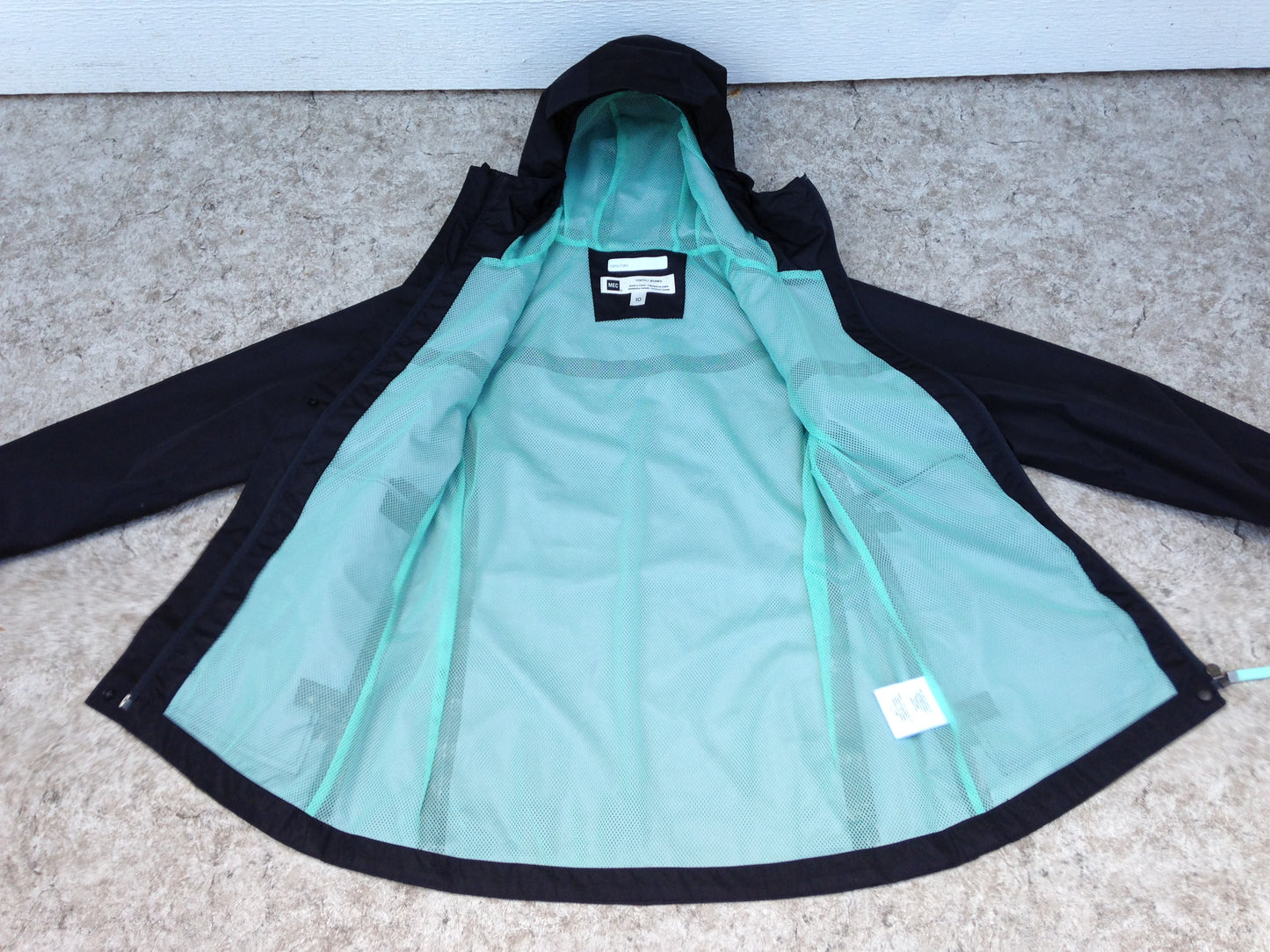 Rain Coat Child Size 10 MEC Black Teal With Reflectors Waterproof New Demo Model