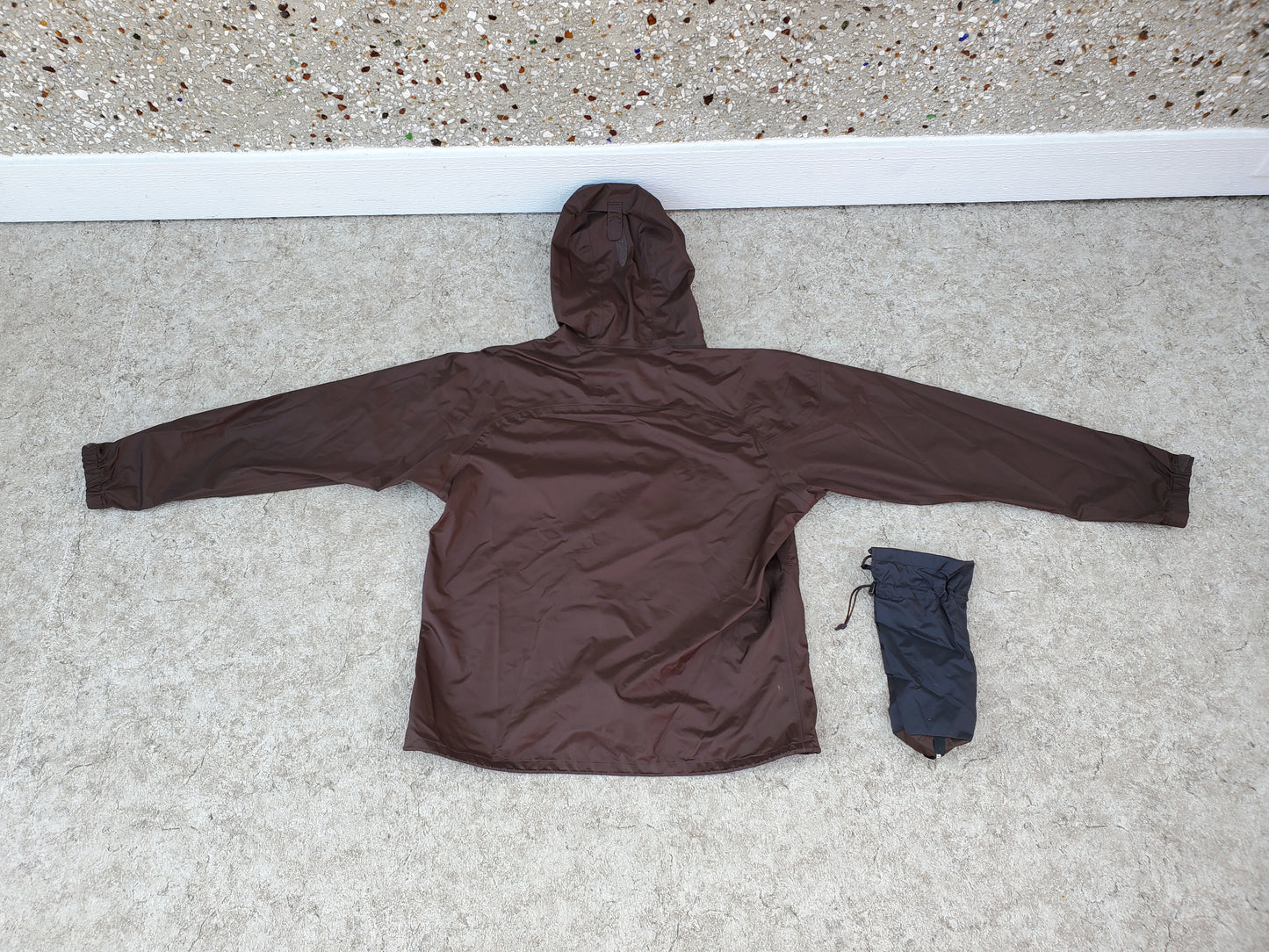 Rain Coat Ladies Size Large Mont Bell Brown Waterproof All Zippers and Seams Sealed New Demo Model