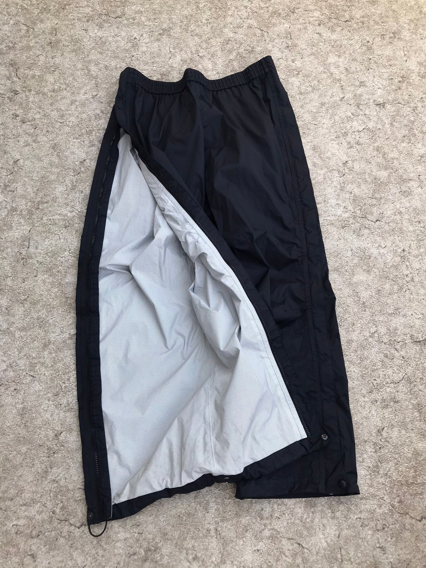 Rain Pants Ladies Size Large MEC Black Waterproof With Full Zippers Up Each Side Great For Hikes, Bikes, Motorcycles, New Demo Model