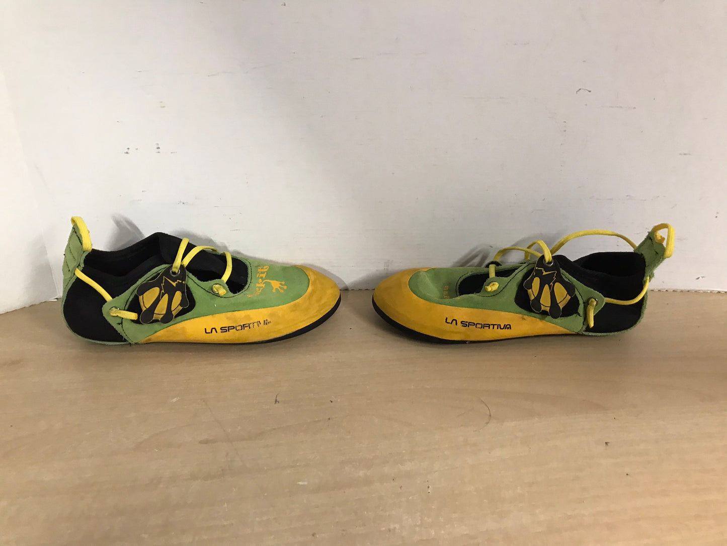 Rock Climbing Shoes Child Size 2-3 La Sportiva Lime and Lemon