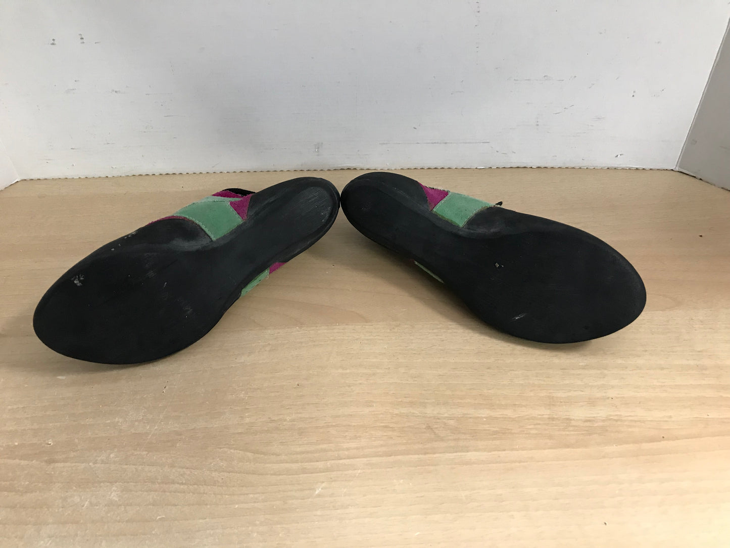 Rock Climbing Shoes Child Size 3 Saltic PT 3440