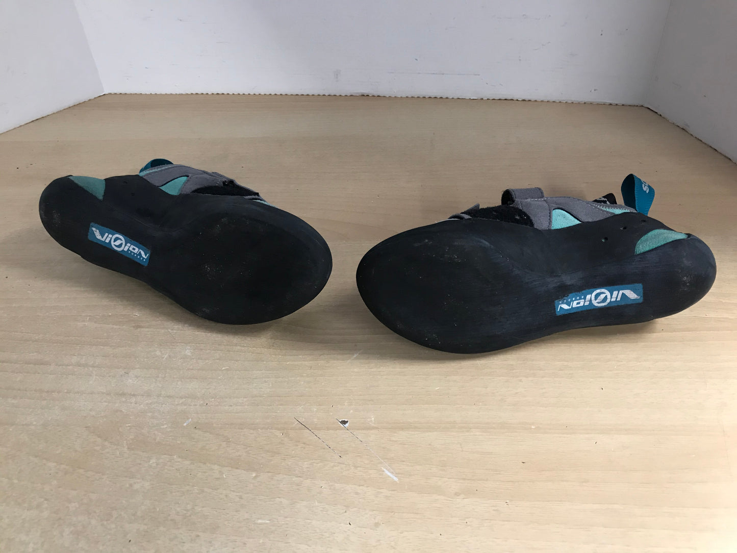 Rock Climbing Shoes Child Size 4.5 Scarpa Origin Grey Teal Retail 125.00 Fantastic Quality JP 5596