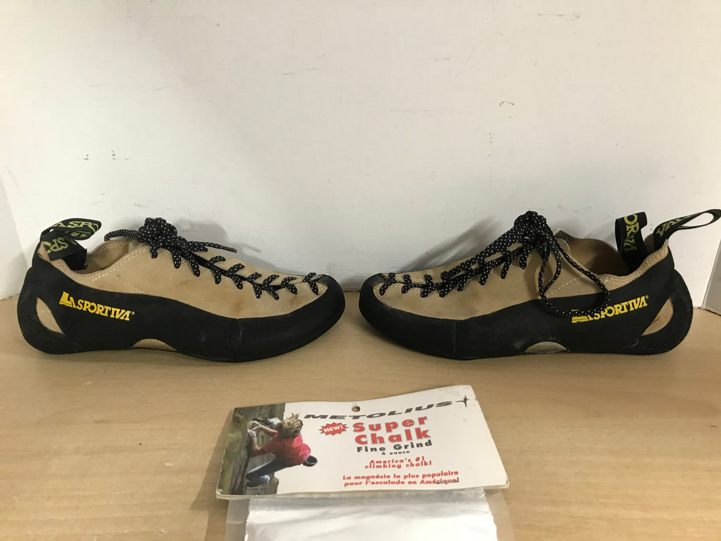 Rock Climbing Shoes Ladies Size 8.5 LaSportiva Excellent With New Bag Chalk