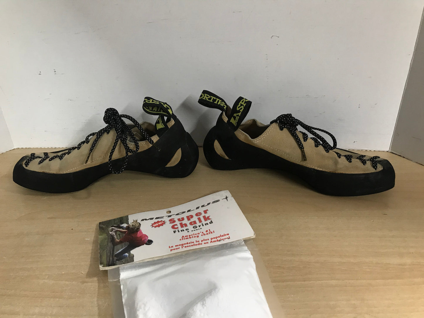 Rock Climbing Shoes Ladies Size 8.5 LaSportiva Excellent With New Bag Chalk