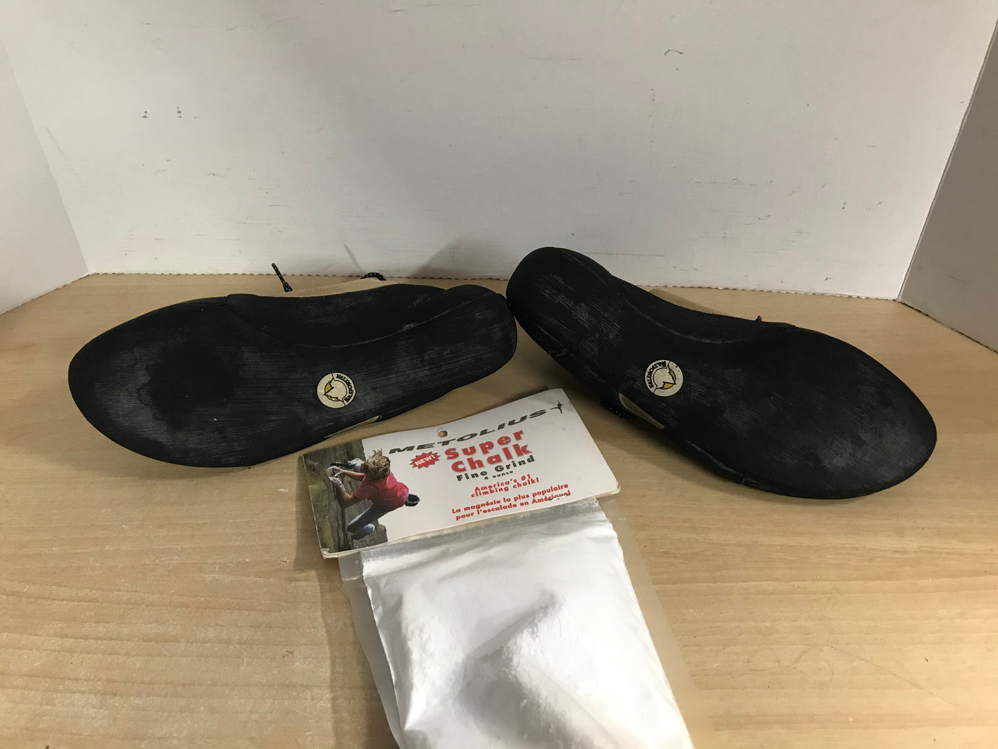 Rock Climbing Shoes Ladies Size 8.5 LaSportiva Excellent With New Bag Chalk