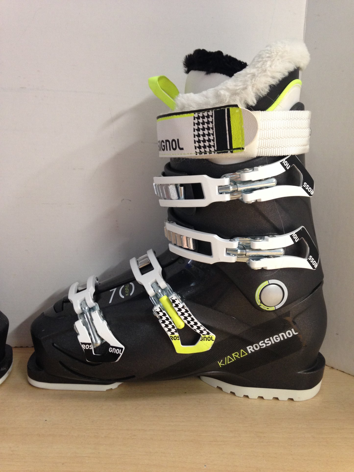 Ski Boots Mondo Size 25.5 Ladies Size 8 298 mm Rossignol Kiara Black White Lime Faux Fur Sparkles New Demo Model