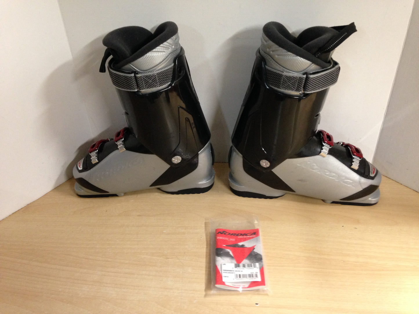 Ski Boots Mondo Size 25.5 Men's Size 7.5 Ladies Size 8.5 Nordica Cruise 60 Black Grey Red New Demo Model