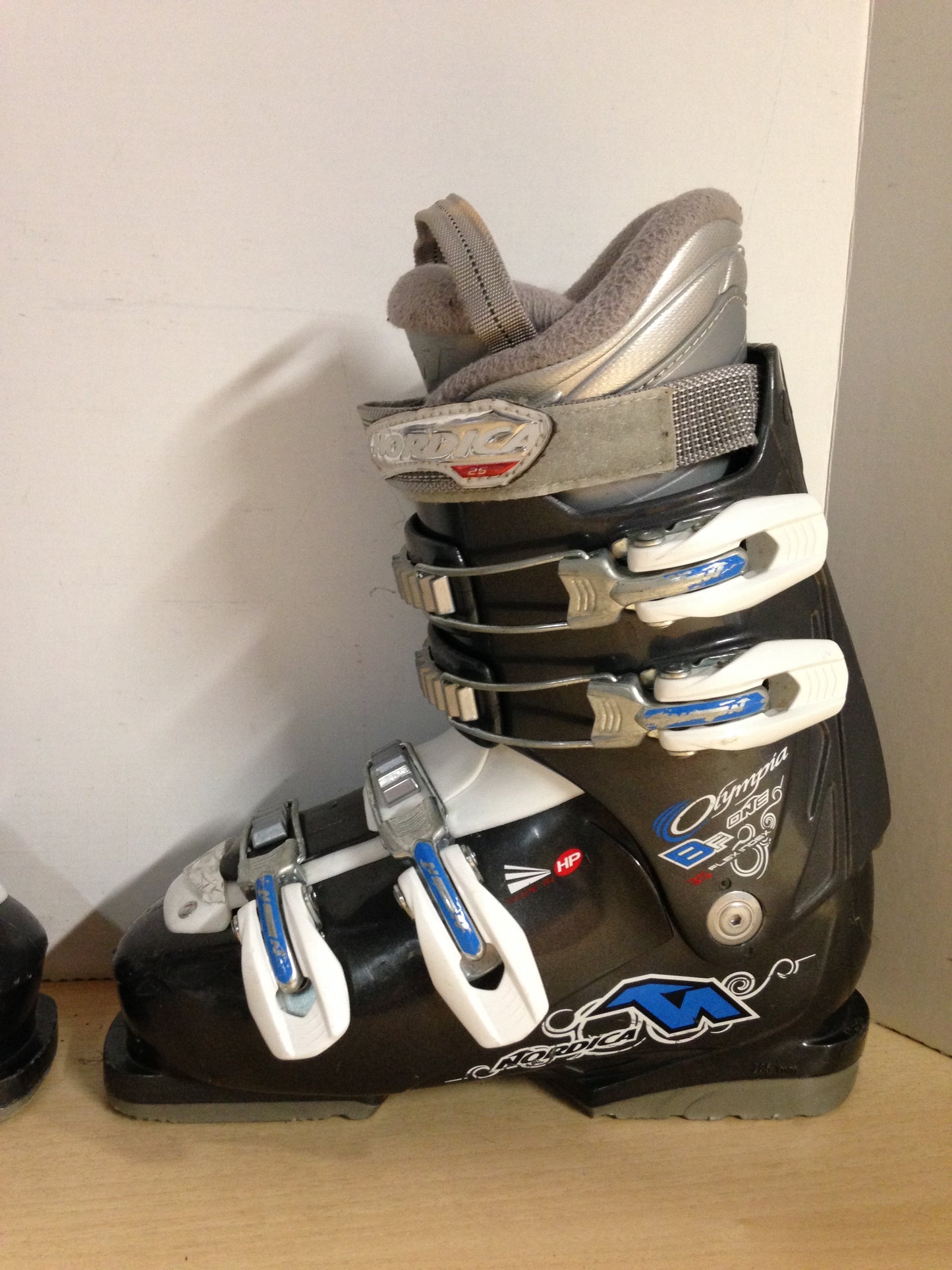 Ski Boots Mondo Size 24.0 Ladies 7 285 mm Nordica Grey Blue