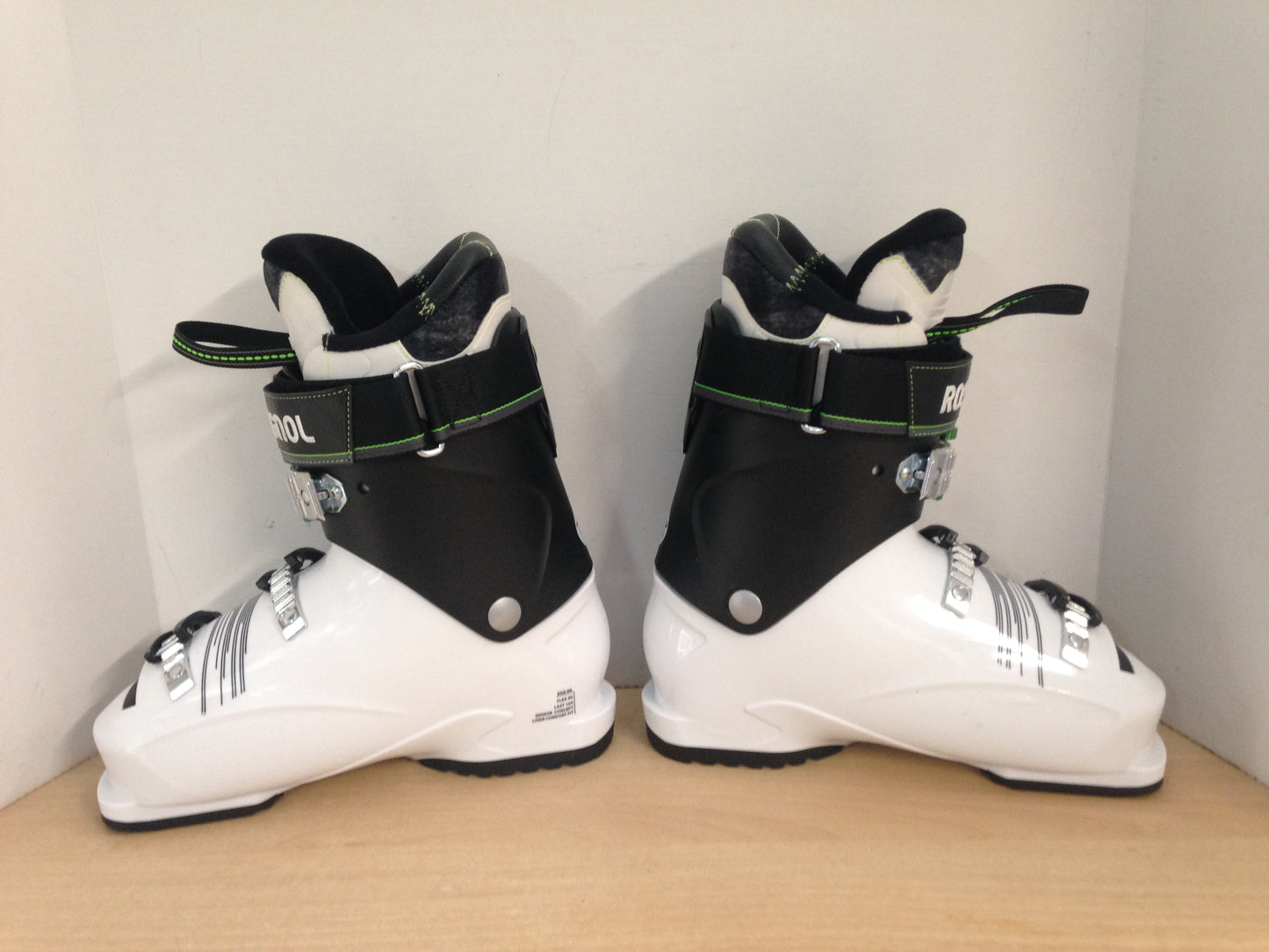 Ski Boots Mondo Size 25.5 Men's Size 7.5 Ladies size 8.5 298 mm Rossignol Evo White Green New