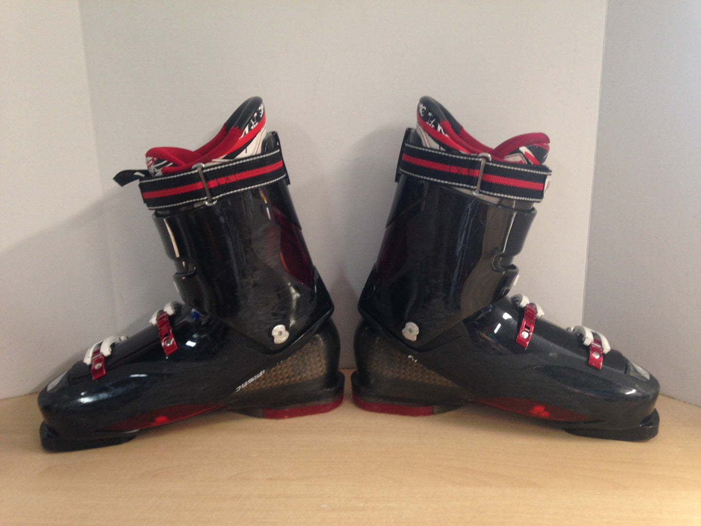 Ski Boots Mondo Size 29.5 Men's Size 11. 340 mm Rossignol Zenith Black White Red Excellent