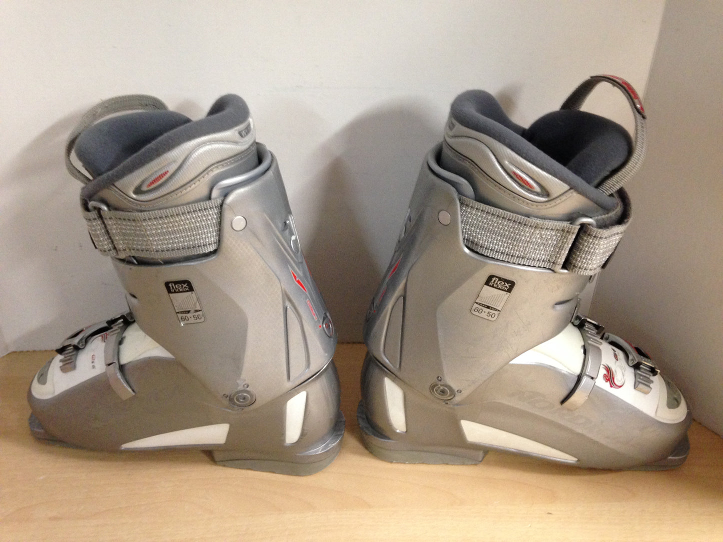 Ski Boots Mondo Size 25.5 Ladies Size 8 295 mm Nordica Comfort Grey White Red