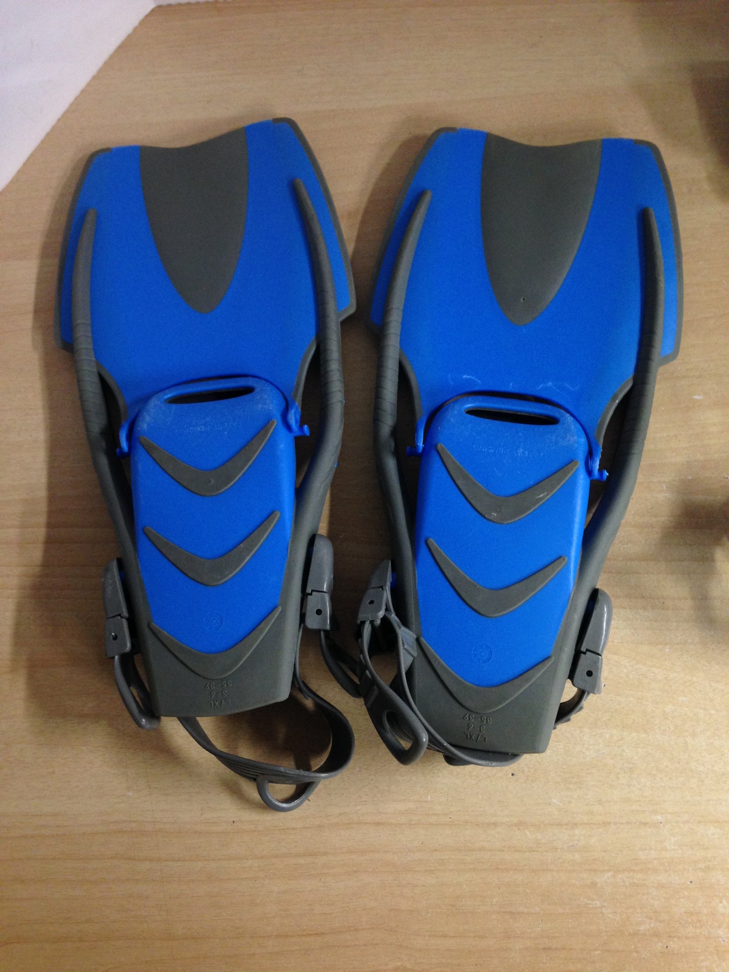 Snorkel Dive Fins Set Child Size 1-4 Shoe Size US Divers Dark Blue Grey Excellent As New