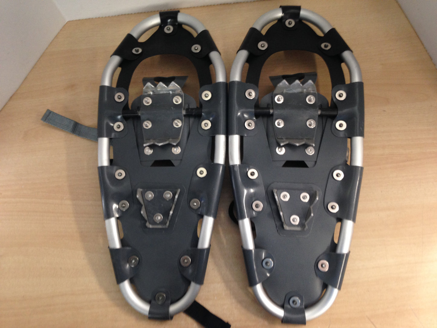 Snowshoes Adult Size 22 75-190 Lb Fiveforty Black Grey As New