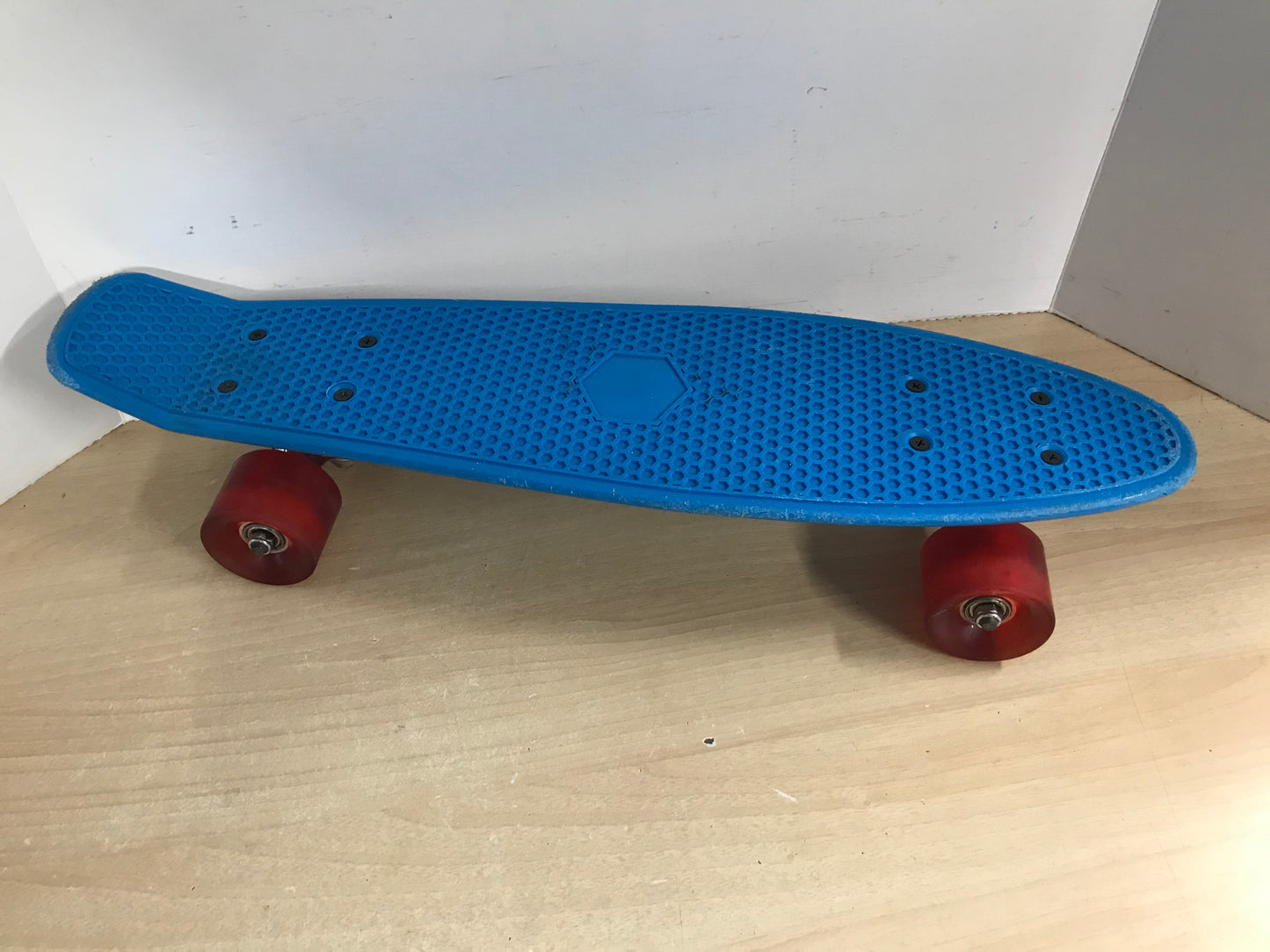SkateBoard Penny Style Blue Rubber Wheels 22 inch