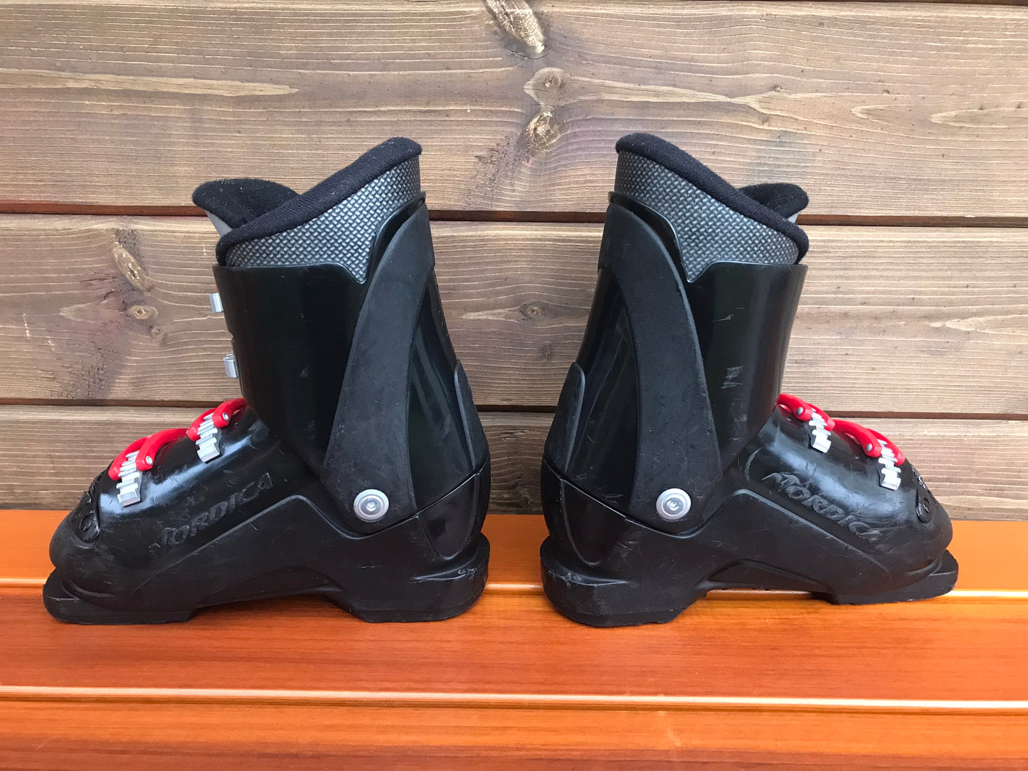 Ski Boots Mondo Size 19.0 -20.0 Child Size 1-2 240 mm Nordica Black Red Minor Wear Scratches