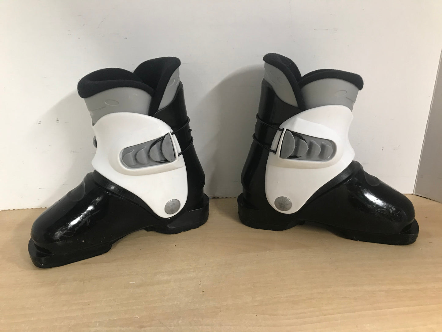 Ski Boots Mondo Size 18.5 Child Size 12.5 223 mm Tecno Pro T30 Black White Red Excellent