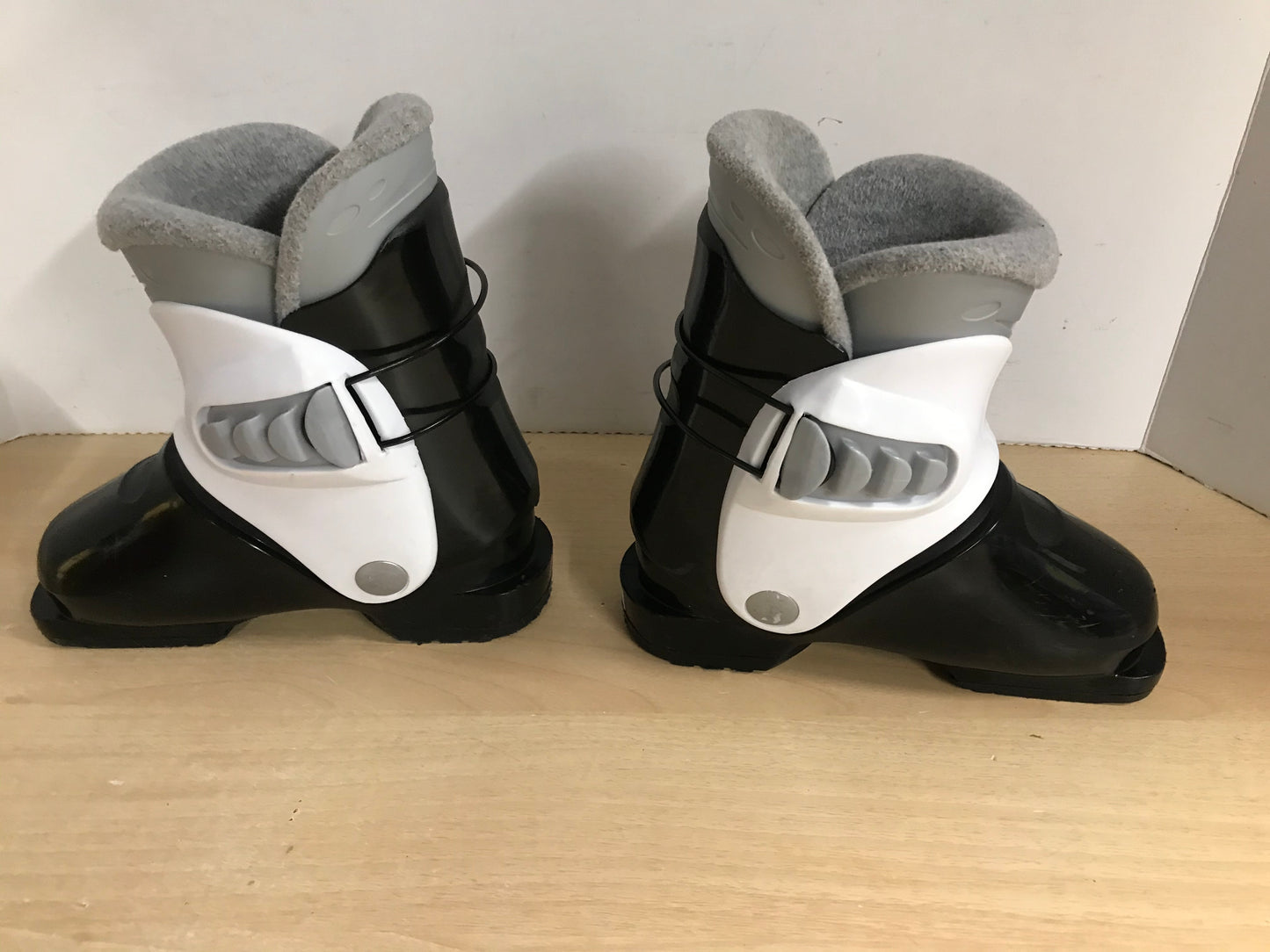 Ski Boots Mondo Size 18.5 Child Size 12 223 mm Tecno Pro Red Black White Excellent