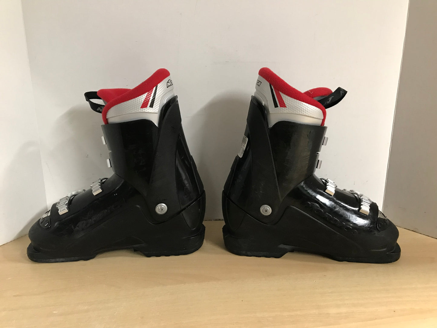 Ski Boots Mondo Size 23.5 Child Size 5-6 270 mm Nordica Black Red White Nice