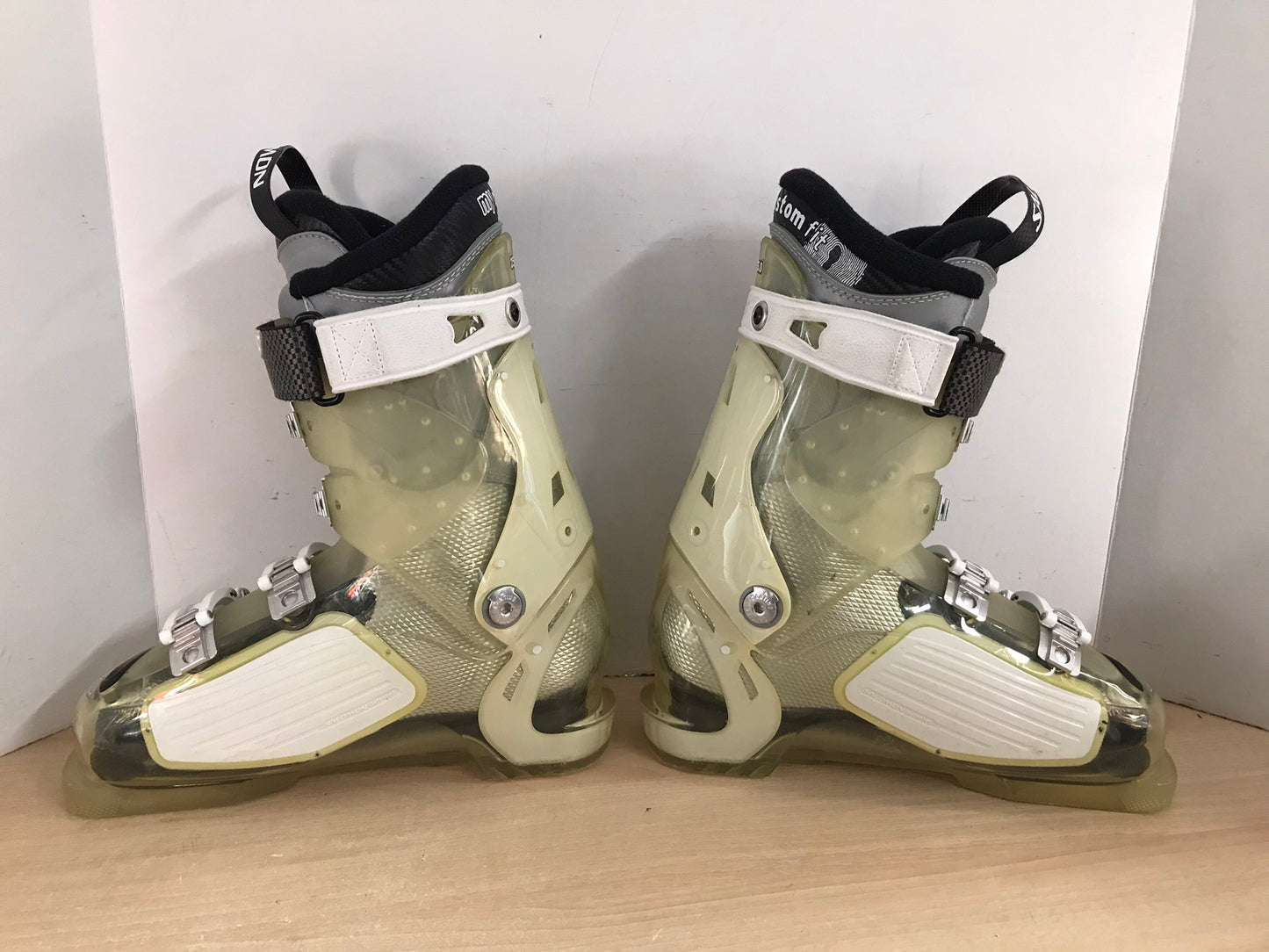 Ski Boots Mondo Size 25.0 Ladies Size 7-8 Shoe Size 295 mm Salomon Cream and Gold Excellent