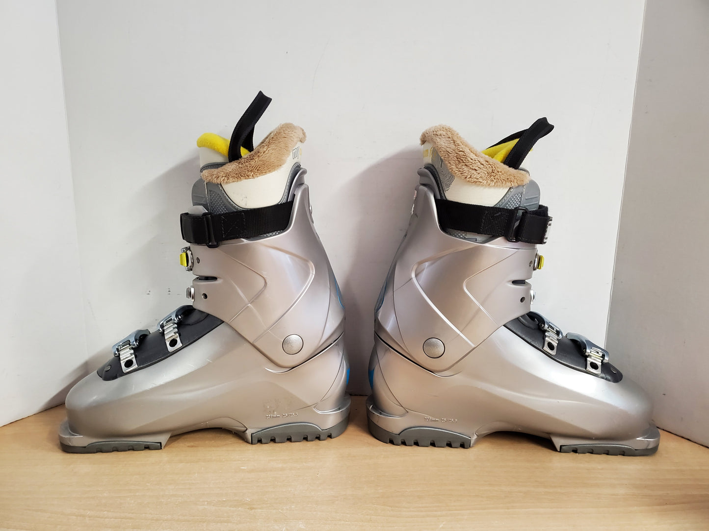 Ski Boots Mondo Size 25.0 Ladies Size 7.5 298 mm Salomon Grey Blue New Demo Model