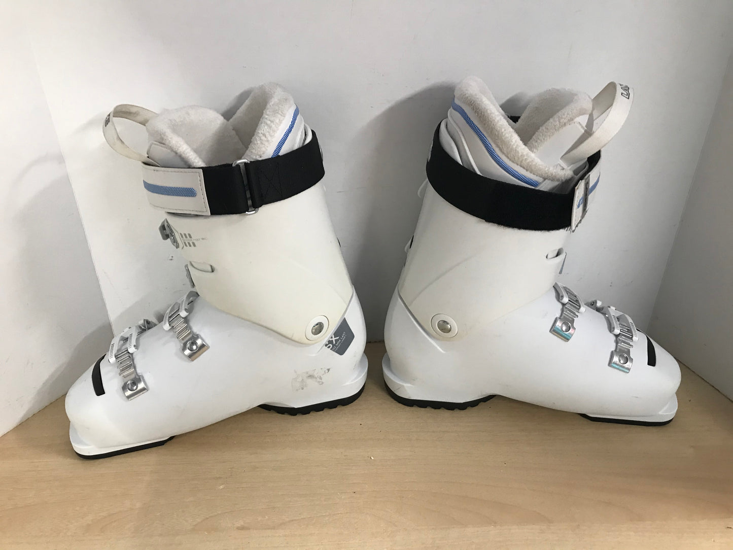 Ski Boots Mondo Size 25.5 Ladies Size 8 296 mm Lange White Black Blue New Demo Model