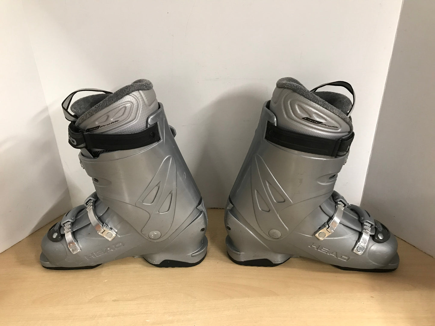 Ski Boots Mondo Size 25.5 Men's Size 7.5 Ladies Size 8.5 298 mm Head Grey