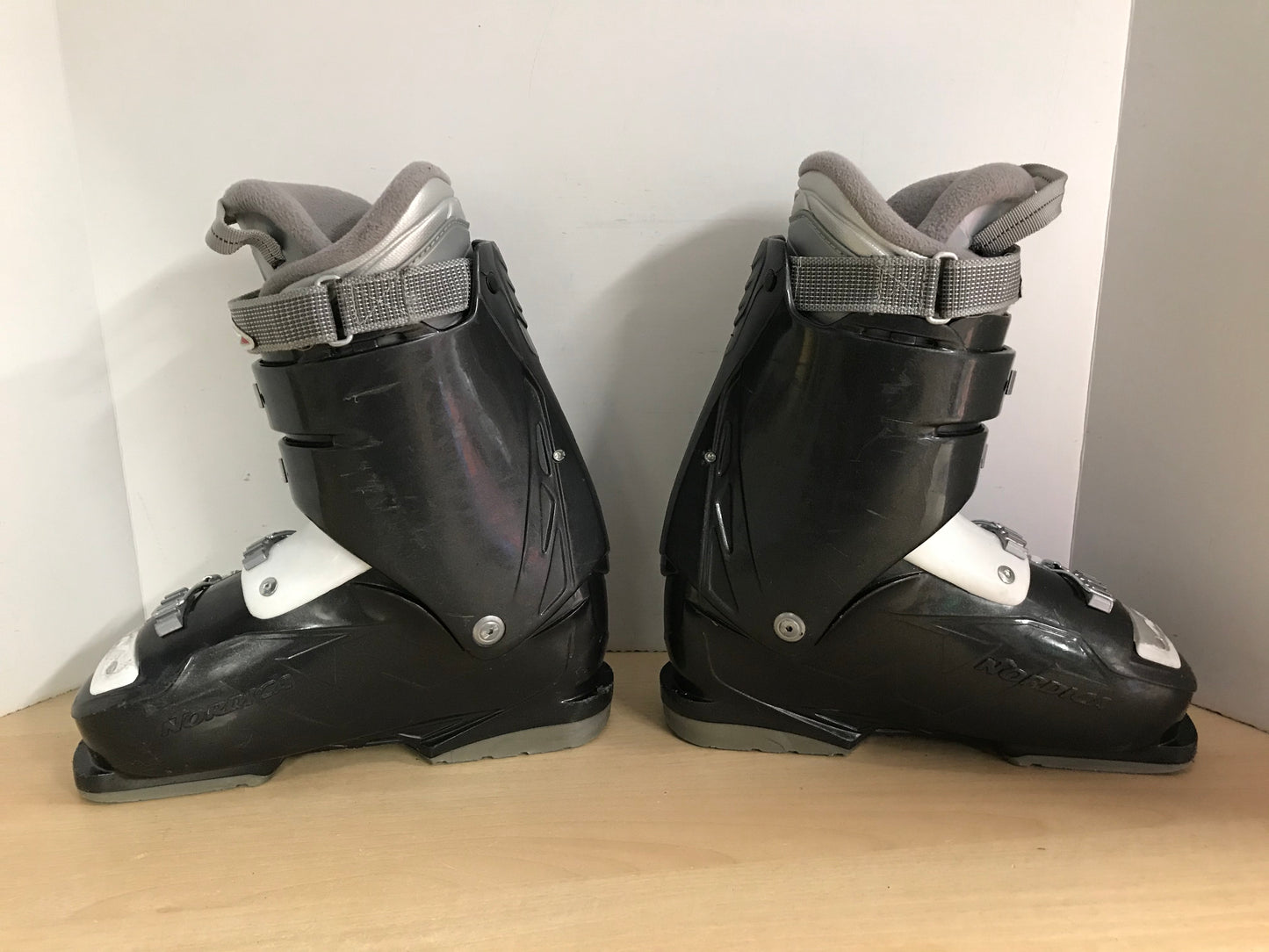 Ski Boots Mondo Size 25.5 Mens Size 7 Ladies Size 8 295 mm Grey Blue White