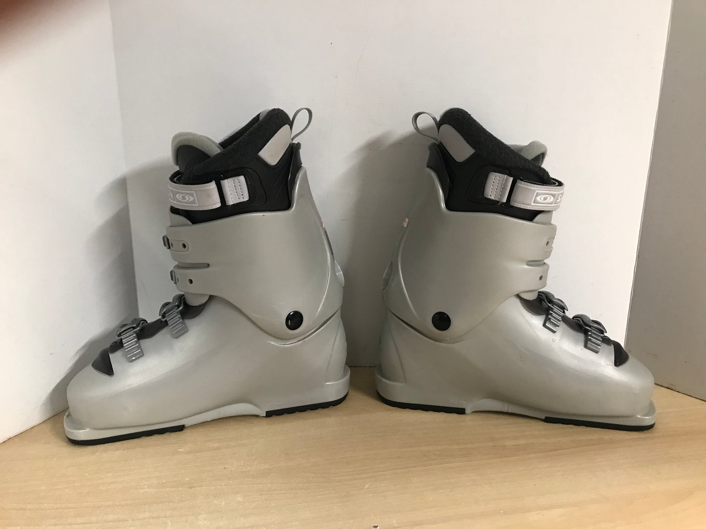 Ski Boots Mondo Size 26.0 Men's Size 8 Ladies Size 9 307 mm Salomon Grey Excellent As New
